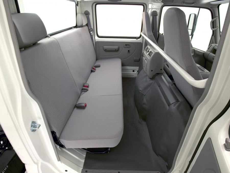 Интерьер Hino 300-816 Crew Cab 2007 года  (фото 2 из 5)